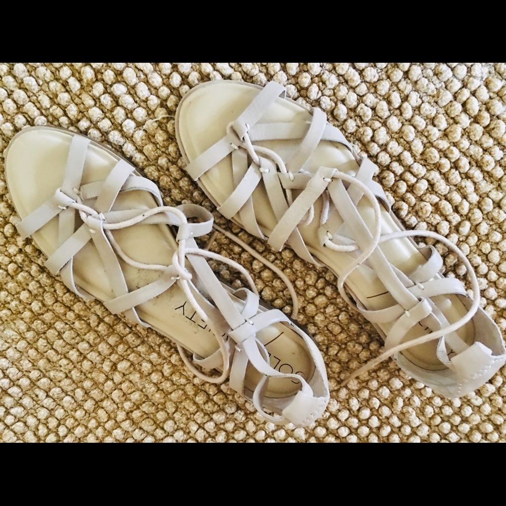 Sole society So Gillian beige/Tan Sandals size 9.5